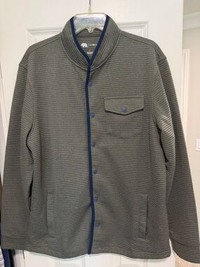 Onward Reserve Men's Olive Green Quilted Shacket with Navy Trim - Large like new